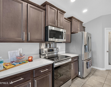 589 Seville Parkway - Photo Thumbnail 15