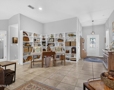 589 Seville Parkway - Photo Thumbnail 9