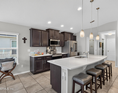 589 Seville Parkway - Photo Thumbnail 13