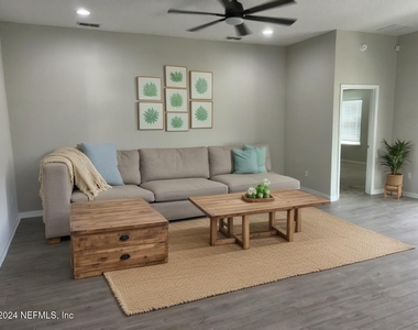 494 Northside Drive S - Photo Thumbnail 4