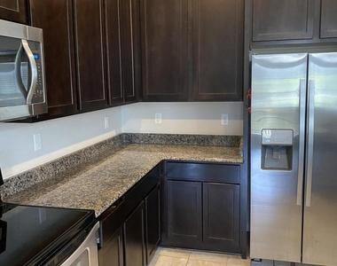 7400 Benes Trail - Photo Thumbnail 32