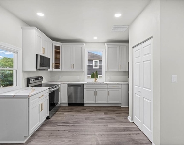 94 Crumley Street Se - Photo Thumbnail 6