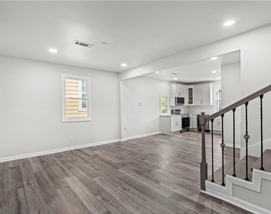 94 Crumley Street Se - Photo Thumbnail 2