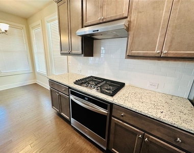 1252 Windmill Parkway - Photo Thumbnail 9