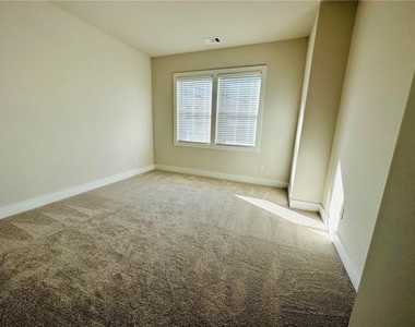 1252 Windmill Parkway - Photo Thumbnail 25
