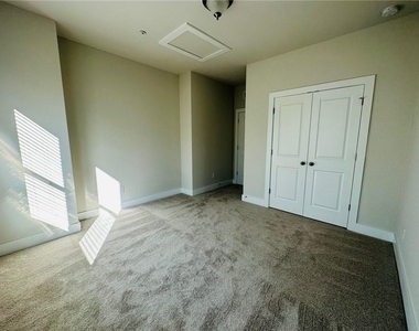 1252 Windmill Parkway - Photo Thumbnail 24