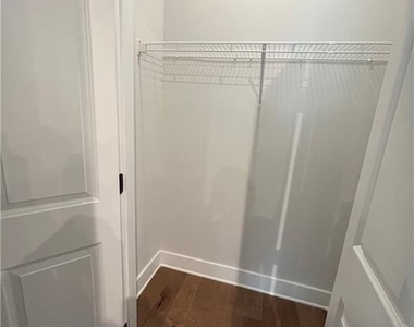 1038 Burnside Place Nw - Photo Thumbnail 9
