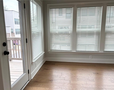 1038 Burnside Place Nw - Photo Thumbnail 7