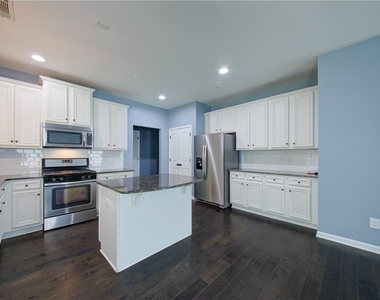 5595 Banner Boulevard - Photo Thumbnail 12