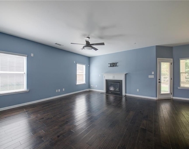 5595 Banner Boulevard - Photo Thumbnail 4