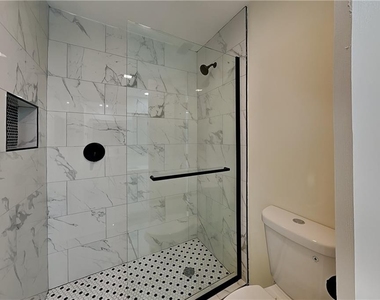 1110 Lake Drive - Photo Thumbnail 10
