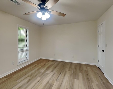 1110 Lake Drive - Photo Thumbnail 13