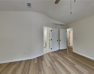 1110 Lake Drive - Photo Thumbnail 8