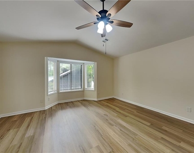 1110 Lake Drive - Photo Thumbnail 7