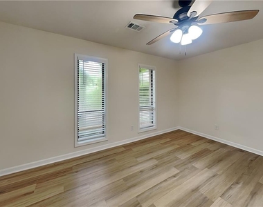 1110 Lake Drive - Photo Thumbnail 14