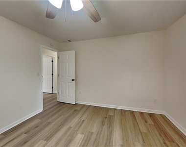 1110 Lake Drive - Photo Thumbnail 11