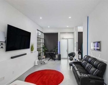 752 Moreland Avenue - Photo Thumbnail 9