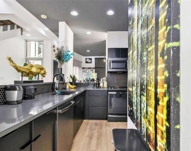 752 Moreland Avenue - Photo Thumbnail 2