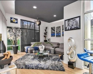 752 Moreland Avenue - Photo Thumbnail 4