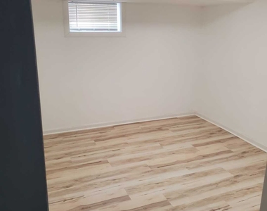 9224 Sproat Avenue - Photo Thumbnail 5