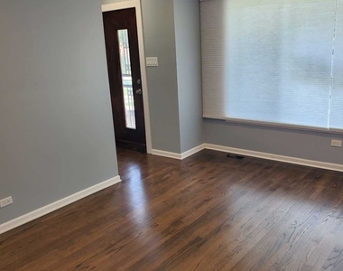 9224 Sproat Avenue - Photo Thumbnail 1