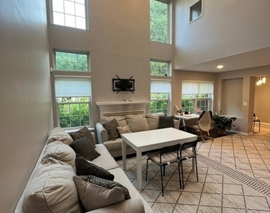 109 Holmes Way - Photo Thumbnail 2