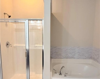 1033 Haley Woods Lane - Photo Thumbnail 16