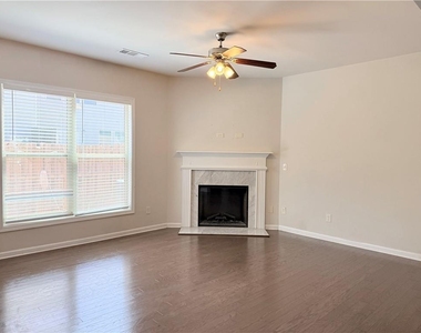1033 Haley Woods Lane - Photo Thumbnail 4