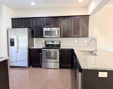 1033 Haley Woods Lane - Photo Thumbnail 6