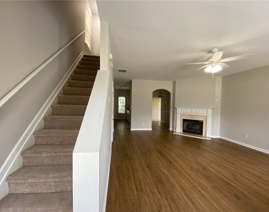677 Kenridge Drive - Photo Thumbnail 5