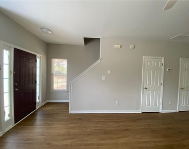 677 Kenridge Drive - Photo Thumbnail 3