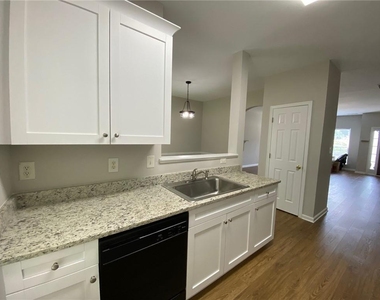 677 Kenridge Drive - Photo Thumbnail 13
