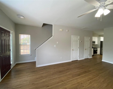 677 Kenridge Drive - Photo Thumbnail 4