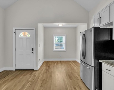 575 Martin Street Se - Photo Thumbnail 5