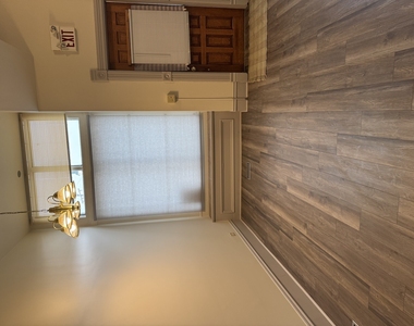 204 E Washington Street - Photo Thumbnail 6