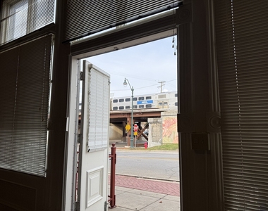 204 E Washington Street - Photo Thumbnail 12