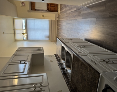 204 E Washington Street - Photo Thumbnail 5