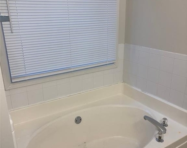718 N Evelyn Place Nw - Photo Thumbnail 16