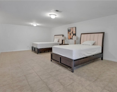 3442 Skyland Drive - Photo Thumbnail 4