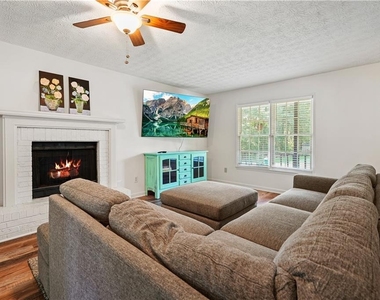 3003 Maple Lane - Photo Thumbnail 6