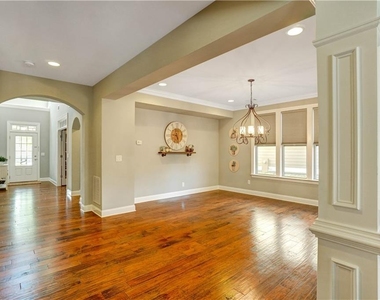 633 Leland Parkway - Photo Thumbnail 13