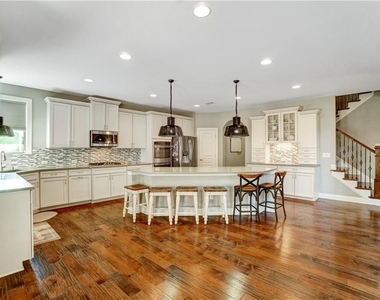 633 Leland Parkway - Photo Thumbnail 14