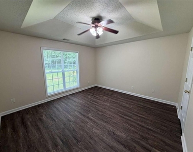 211 Ravenwood Court - Photo Thumbnail 13