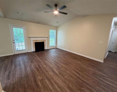 211 Ravenwood Court - Photo Thumbnail 1