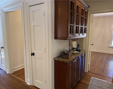 1610 Old Mill Crossing - Photo Thumbnail 11