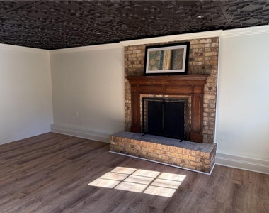 1610 Old Mill Crossing - Photo Thumbnail 29