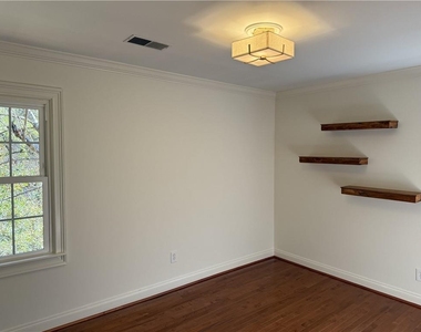 1610 Old Mill Crossing - Photo Thumbnail 23