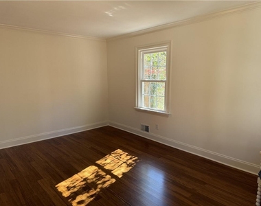 1610 Old Mill Crossing - Photo Thumbnail 9