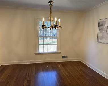 1610 Old Mill Crossing - Photo Thumbnail 5