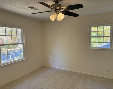 1610 Old Mill Crossing - Photo Thumbnail 20